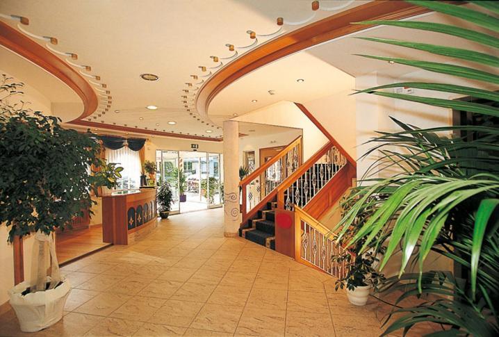 Hotel Maria Theresia Silandro Extérieur photo