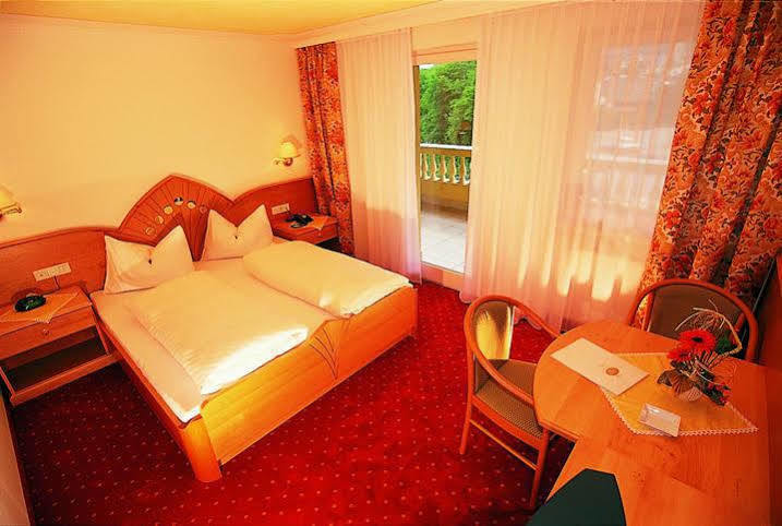 Hotel Maria Theresia Silandro Extérieur photo