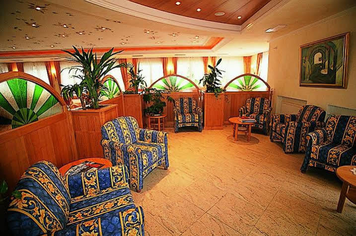 Hotel Maria Theresia Silandro Extérieur photo